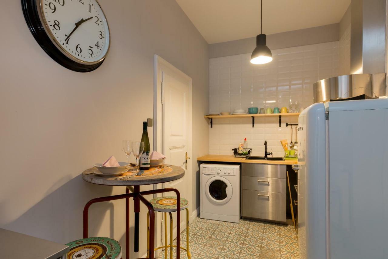 شقة بودابست  في Deluxe Twin Studio In Kazinczy Street المظهر الخارجي الصورة